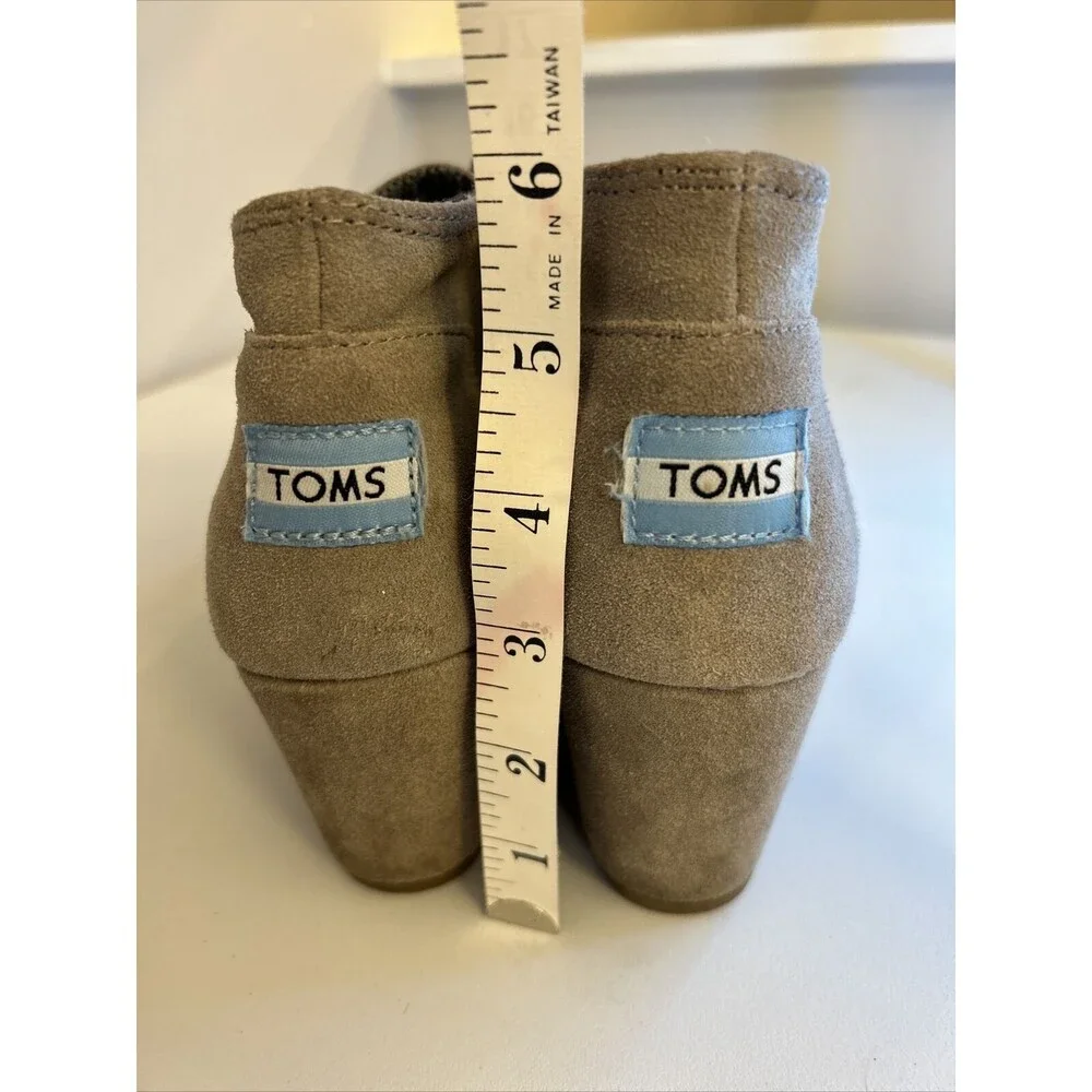 TOMS Taupe Suede Women's Desert Wedged Heel Shoes  Size 7.5 Tan